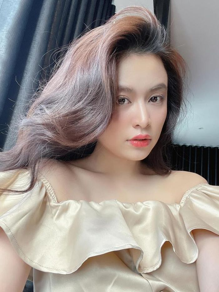 Nhan sắc đời thường của Hoàng Thùy Linh vẫn "rất nét" dù đã ở tuổi U40.
