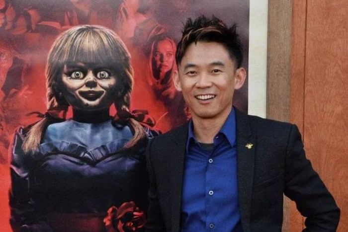 James Wan và búp bê Annabelle