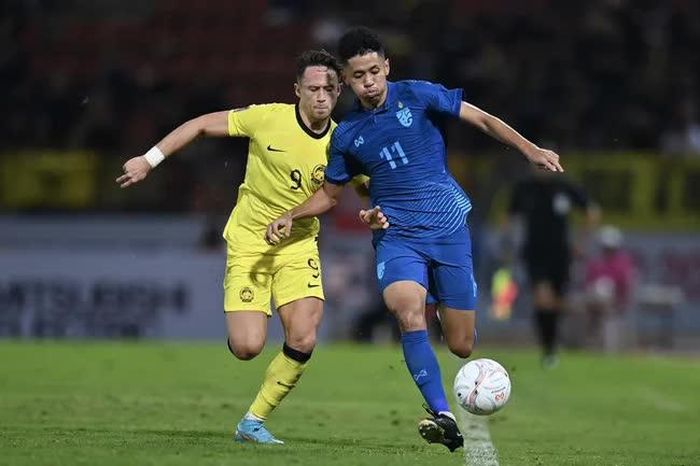 Thái Lan (áo xanh) đang có hàng tấn công mạnh nhất AFF Cup 2022.Ảnh: FAT