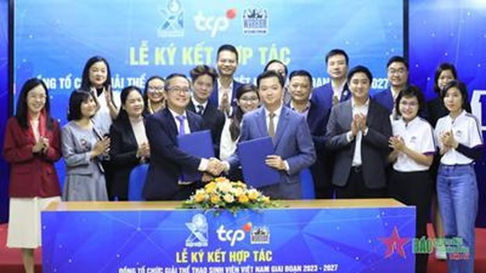  Đồng chí Nguyễn Minh Triết và ông Nguyễn Thanh Huân, Tổng giám đốc Công ty TCP Việt Nam ký kết hợp tác đồng tổ chức VUG giai đoạn 2023-2027. 