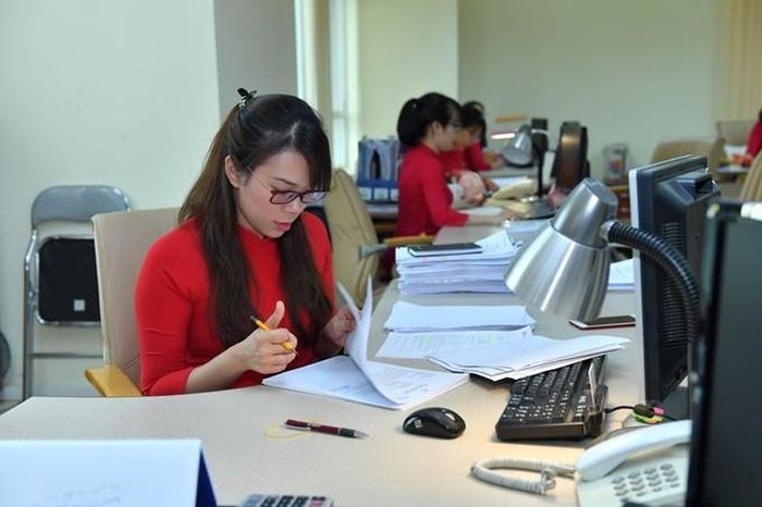 Công chức KBNN thực hiện tổng hợp và lập báo cáo tài chính nhà nước. Ảnh minh họa