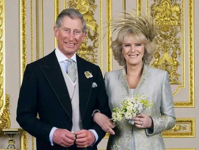 Charles và Camilla trong ngày cưới 9/4/2005