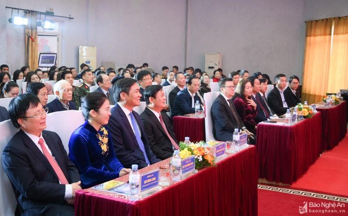 The leaders of the Central Government, Nghe An province and a large number of local journalists attend the 2023 Quy Mao Spring Press Festival and the Golden Hammer and Sickle Awards Ceremony in Nghe An province in 2022. Photo: Thanh Cuong