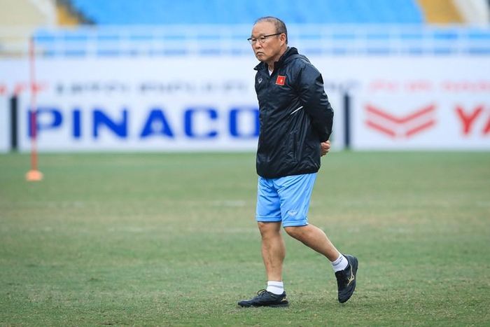 Ở buổi tập vào chiều nay (12/1), ông Park tỏ ra đăm chiêu khi cùng với cầu thủ rèn luyện lần cuối trước khi bước vào trận đấu chính thức trên sân Mỹ Đình. (Ảnh: PV/Vietnam+)