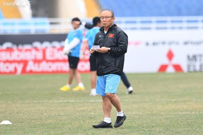 Sau trận đấu này, HLV Park Hang-seo sẽ nói lời chào tạm biệt với sân Mỹ Đình, sân nhà của ĐT Việt Nam. Ông khá trầm tư trong buổi tập hôm nay.