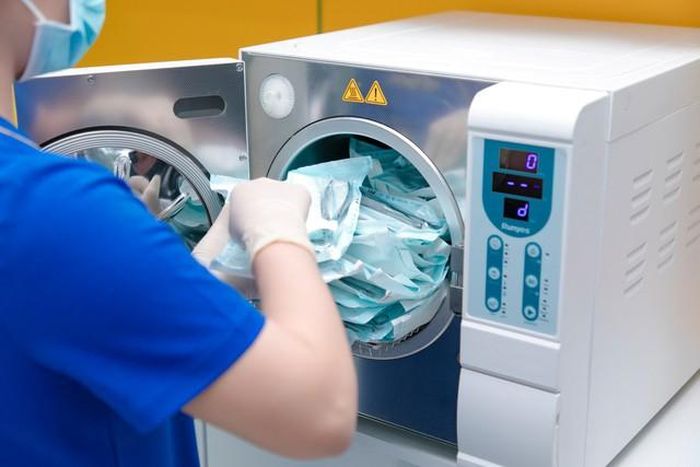 Dụng cụ y tế được vệ sinh vô trùng đảm bảo không lây nhiễm chéo