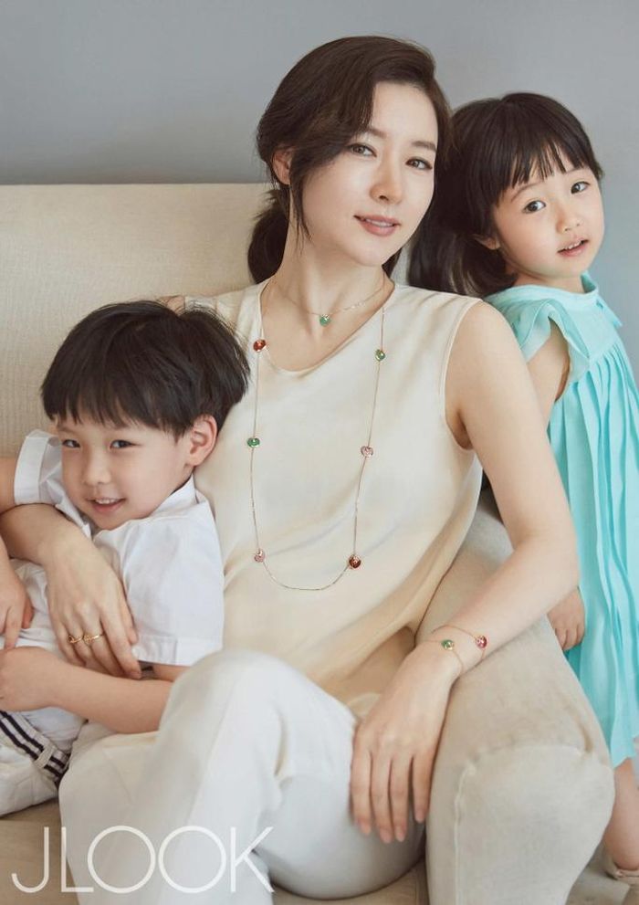 Gia đình hạnh phúc của Lee Young Ae