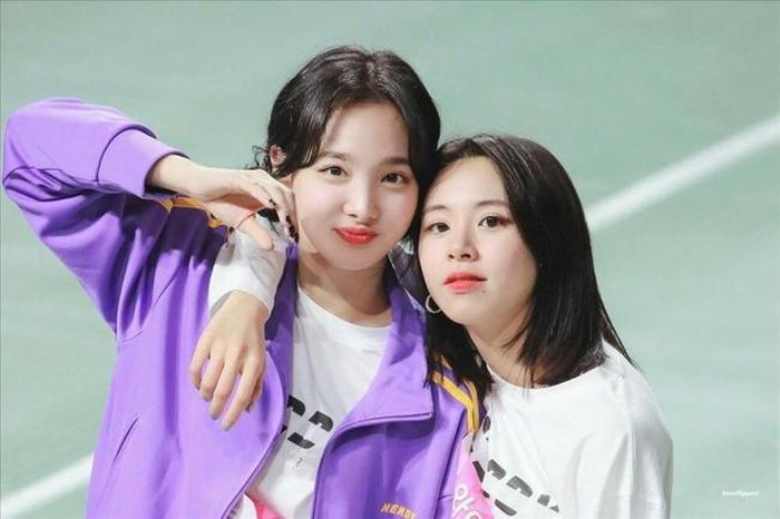 Nayeon và Chaeyoung của Twice