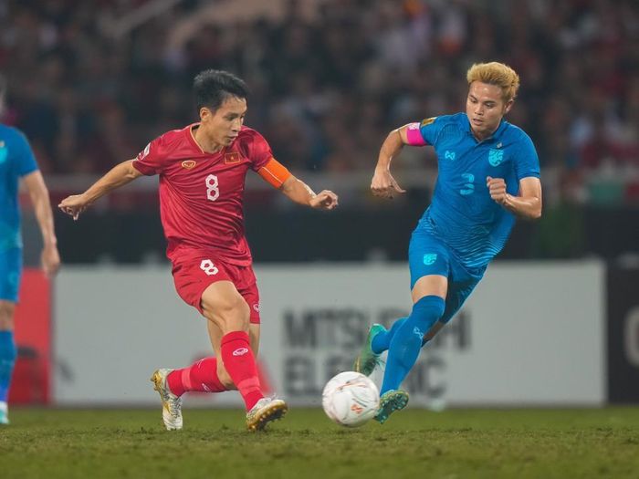 Thi đấu nổi bật, nhiều khả năng Theerathon sẽ giành danh hiệu Cầu thủ xuất sắc nhất AFF Cup 2022. Ảnh VFF