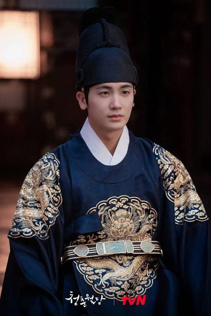 Park Hyung Sik trong vai Lee Hwan
