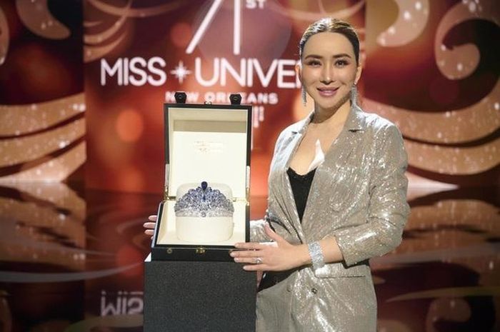 Vương miện Miss Universe dành cho tân hoa hậu. Ảnh: JKN18