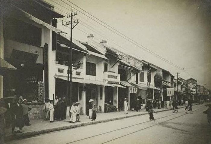 Phố Hàng Đường (Rue du Sucre). Ảnh của Edgard Imbert, chụp khoảng 1905-1908