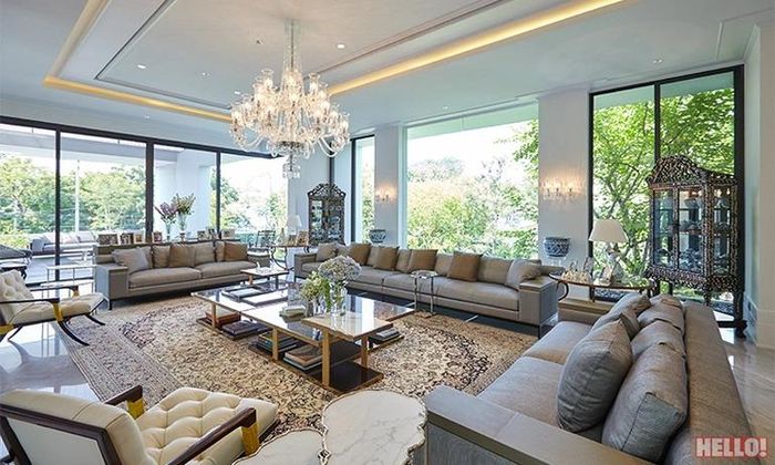 Từ phòng khách có thể ngắm cảnh cây cối xanh tươi ở bên ngoài, đưa đến cảm giác thoải mái và thư giãn. Ảnh: Hello