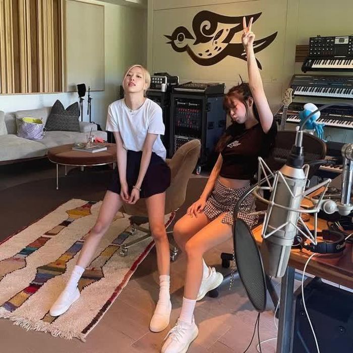Jennie và Rose (Blackpink)