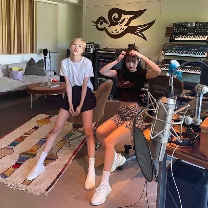 Jennie và Rose (Blackpink)