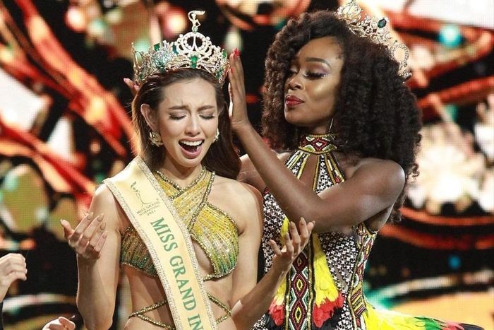 Thùy Tiên đăng quang Miss Grand International 2022 nhờ nói tiếng Thái trôi chảy.
