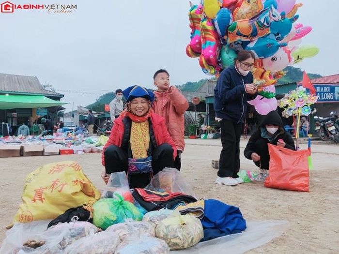 Phiên chợ tết vùng cao Tàu Tiên xã Đồn Đạc không chỉ đáp ứng nhu cầu giao thương, trao đổi hàng hóa của đồng bào các dân tộc nơi đây mà còn là hoạt động văn hóa vô cùng ý nghĩa tạo sự gắn kết giữa các cộng đồng đồng bào sinh sống 