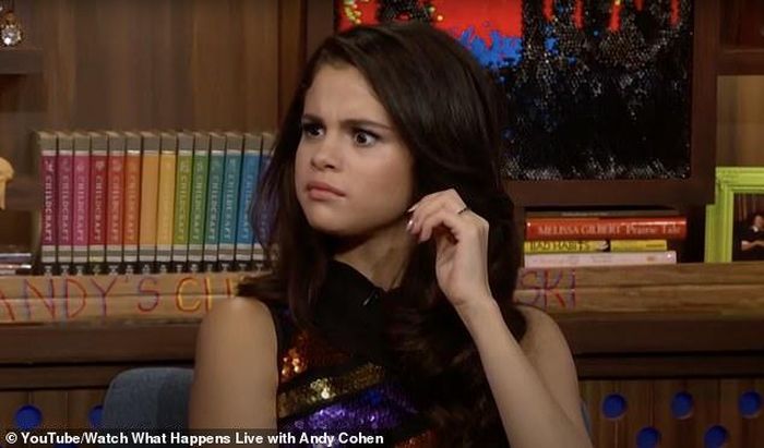 Selena bị sốc khi nghe câu hỏi của MC