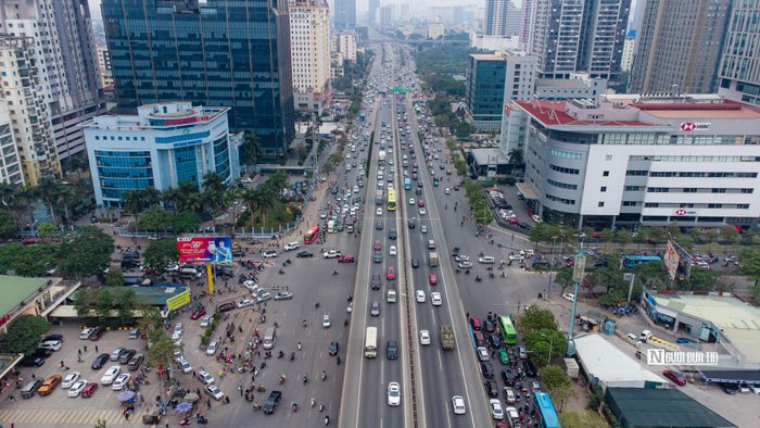 Càng đổ về tối, giao thông các hướng đổ về Mỹ Đình ngày một đông đúc.
