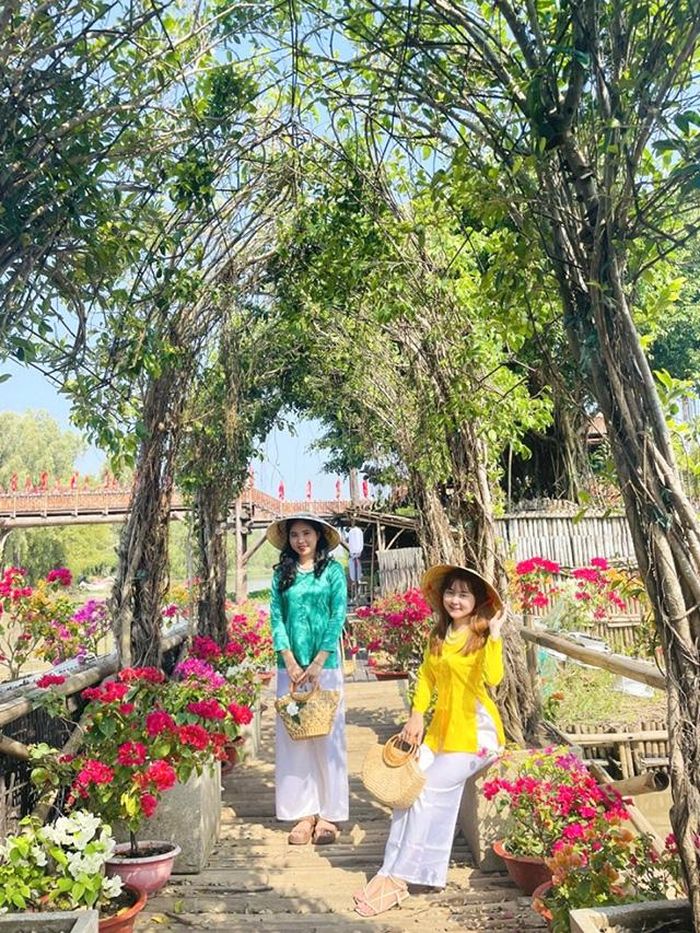 Bích họa Trà Sư vào xuân