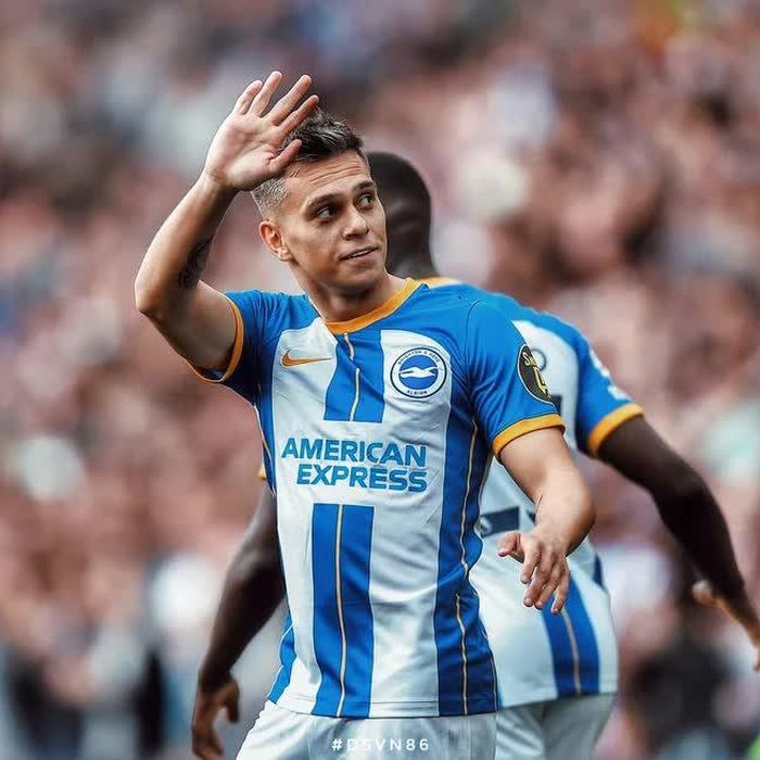Tương lai của cầu thủ 28 tuổi tại Brighton đang lấp lửng sau khi mâu thuẫn với HLV Roberto De Zerbi