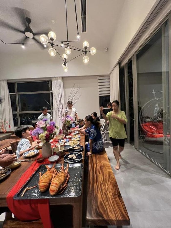 Qua loạt ảnh có thể thấy căn penthouse của Á hậu Diễm Châu thiết kế theo không gian mở với màu trắng và kem chủ đạo.