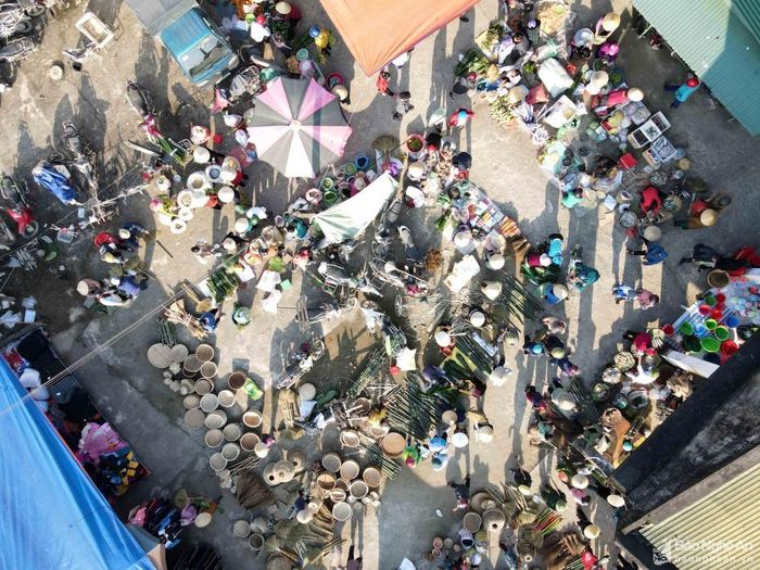 Dù lớn hay nhỏ, chợ quê ngày Tết luôn thể hiện rõ nhất không khí đón Tết ở các địa phương. Ảnh: Huy Thư