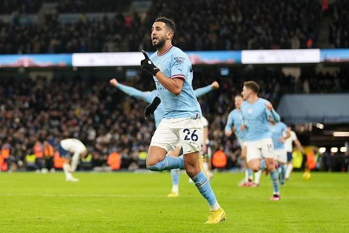  Mahrez ghi bàn và kiến tạo giúp chủ nhà lội ngược dòng. 
