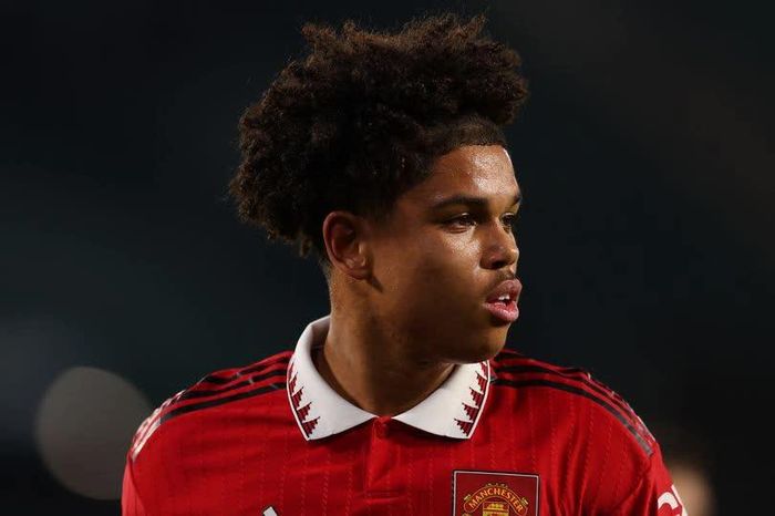 MU cho Bolton Wanderers mượn tiền đạo trẻ Shola Shoretire