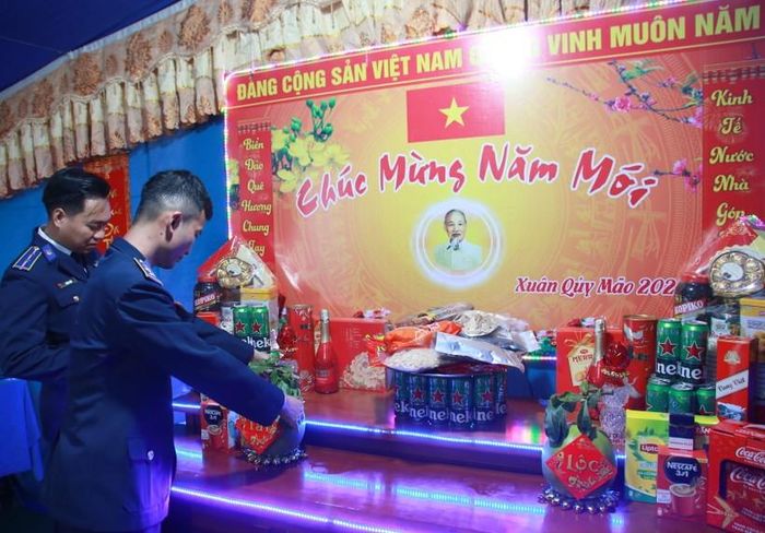 Không gian để cán bộ, chiến sĩ Cảnh sát biển đón Tết cũng như tổ chức các hoạt động được chuẩn bị khá đẹp mắt.