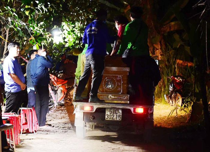 Thi thể bé Hạo Nam đưa về gia đình. Ảnh: T.T