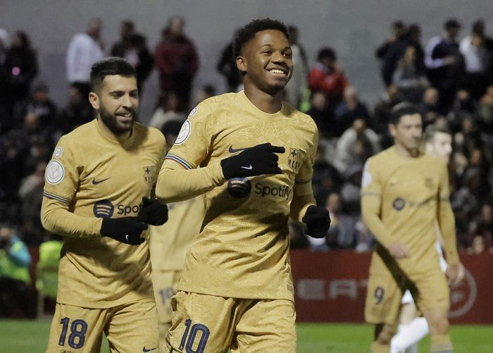 Ansu Fati ăn mừng bàn thắng nâng tỉ số lên 4-0 cho đội bóng xứ Catalan