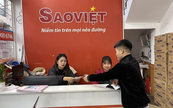 Hành khách cũng có thể mua vé và lên xe từ các văn phòng của hãng xe.