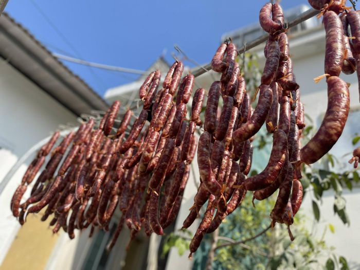  Giá mỗi kg lạp xưởng dao động từ 400.000 - 450.000 đồng. 