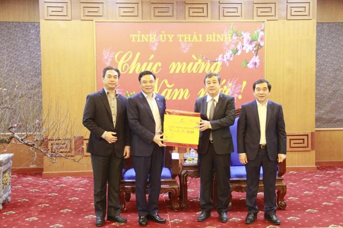  Tổng giám đốc Petrovietnam Lê Mạnh Hùng thăm hỏi chúc Tết tại Tỉnh ủy tỉnh Thái Bình