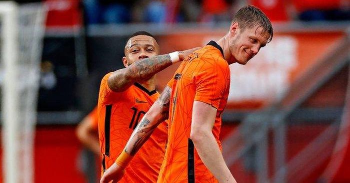 HLV Ten Hag đánh giá Weghorst cao hơn Depay