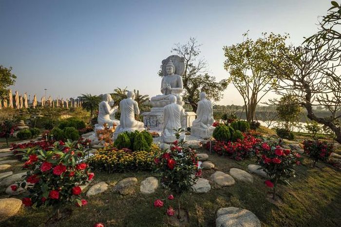 Tác phẩm: Vườn Phật chuyển Pháp Luân tại Đại Bảo Tháp Mandala Tây Thiên
