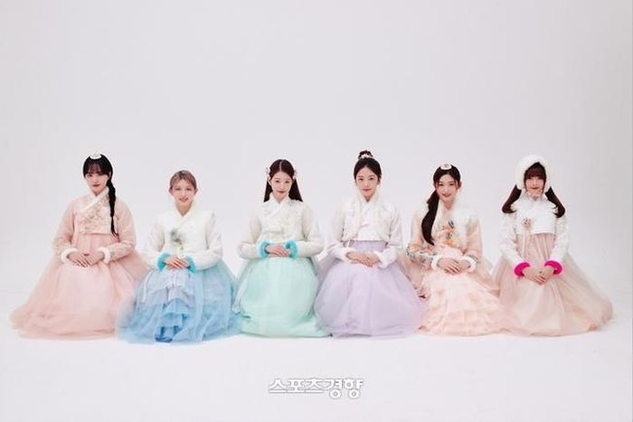 Nhóm nhạc nữ IVE cũng mặc hanbok và gửi lời chúc mừng năm mới