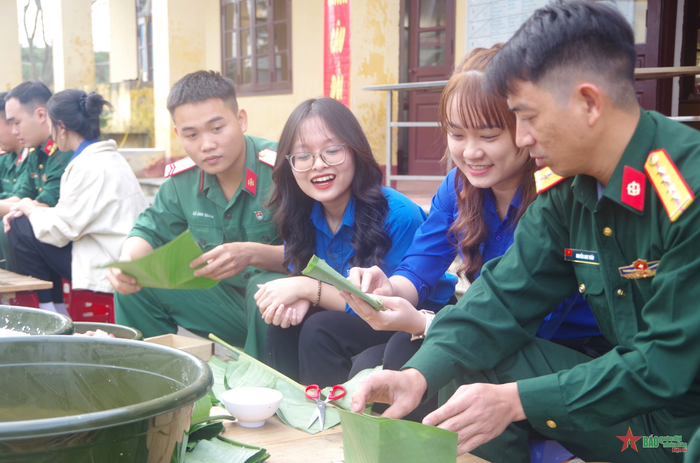 Hội thi gói bánh chưng chào Xuân Quý Mão 2023.