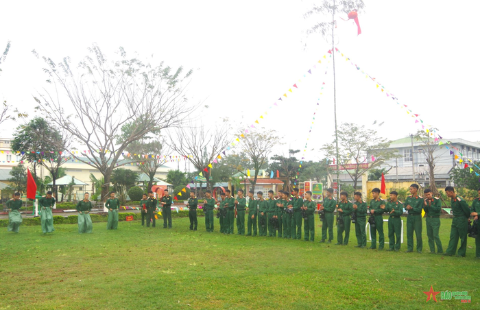 Nhảy bao bố.