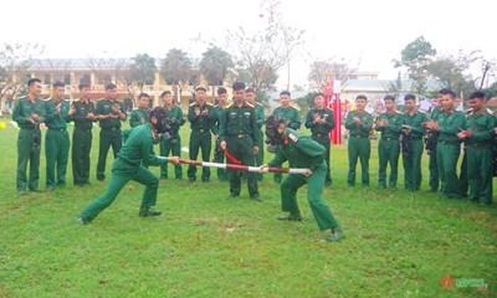 Thi đẩy gậy.