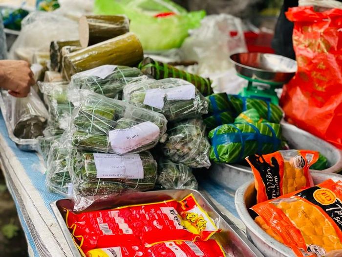 Nem chua, giò chả là những mặt hàng không thể thiếu trong dịp Tết