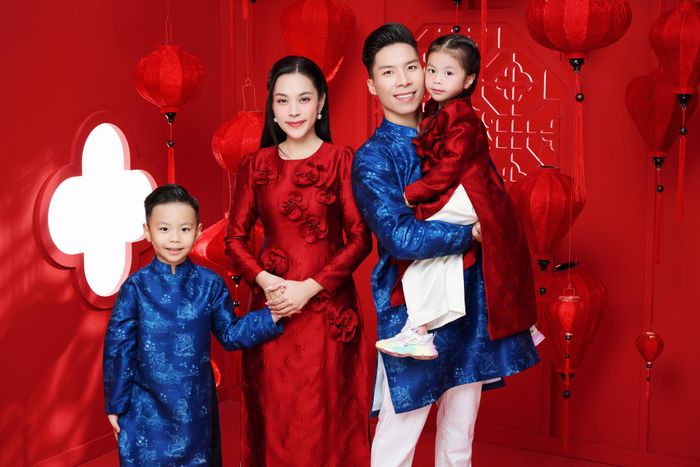 Sau khi giành ngôi vị quán quân Ca sĩ mặt nạ, Ngọc Mai được nhiều người quan tâm. Có ý kiến cho rằng Quốc Nghiệp đang hoạt động "dưới cái bóng của vợ". Chia sẻ về điều này, Quốc Nghiệp cho biết anh không thấy buồn mà thấy vui vì đã đến lúc, anh là người ở phía sau hỗ trợ vợ phát triển.
