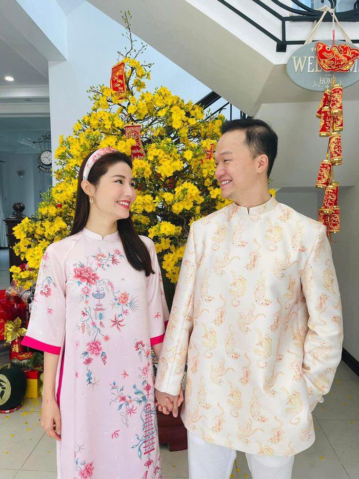 Bạn trai Diễm My là Vinh Nguyễn. Anh và Diễm My đã bên nhau 5 năm. Diễm My cho biết cô hạnh phúc khi có bạn trai hiểu chuyện, tình cảm và luôn cố gắng dung hòa tính cách của cả hai. Nữ diễn viên sinh năm 1990 hy vọng 2023 là năm rực rỡ. Ngoài vai trò của một người vợ, cô cố gắng là người truyền động lực, thắp lửa cho mối quan hệ của cả hai.