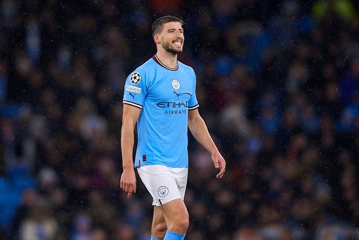 Trung vệ: Ruben Dias (Man City, định giá chuyển nhượng: 75 triệu euro).