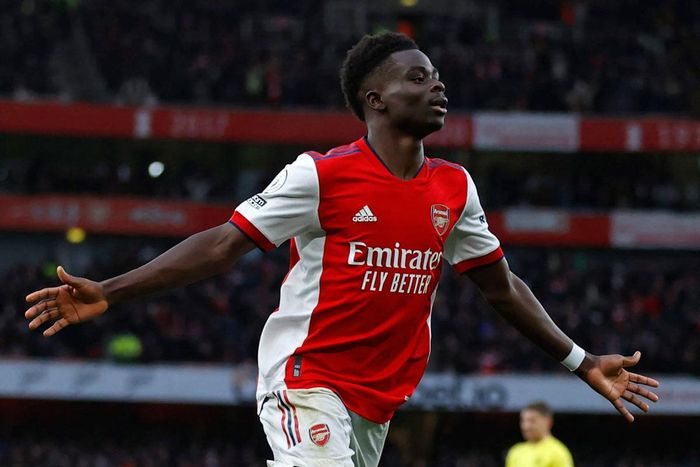 Tiền vệ phải: Bukayo Saka (Arsenal, định giá chuyển nhượng: 100 triệu euro).