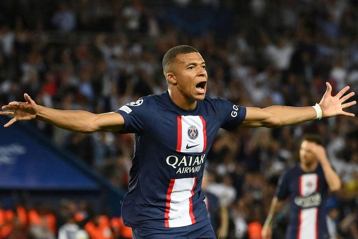 Tiền đạo cắm: Kylian Mbappe (PSG, định giá chuyển nhượng: 180 triệu euro).