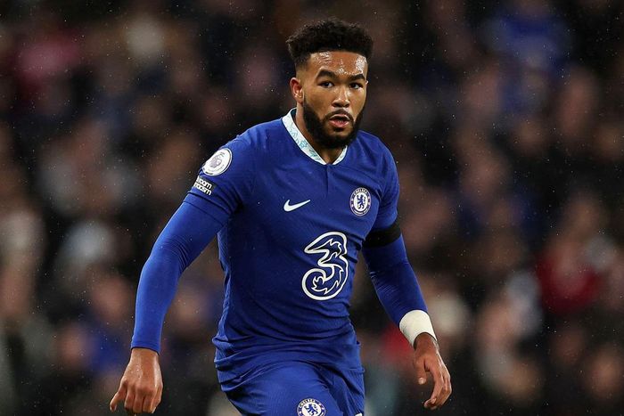 Hậu vệ phải: Reece James (Chelsea, định giá chuyển nhượng: 70 triệu euro).