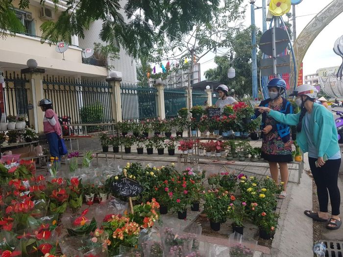 Các loại hoa nhỏ cũng được nhiều người chọn mua