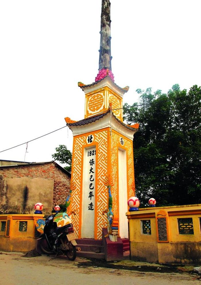Di tích cột điện năm 1929 ở làng Cự Đà